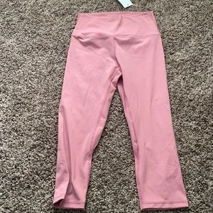 pink cropped leggings